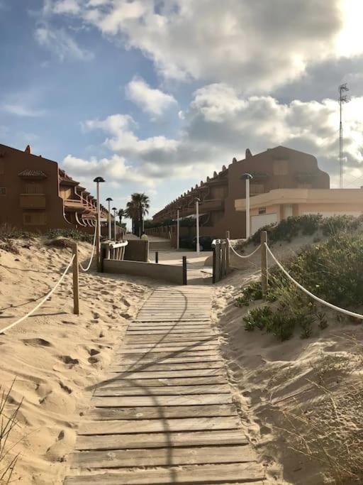 Chalet Adosado En La Playa De El Perellonet Con Piscina, Pista Tenis Valencia Exterior photo