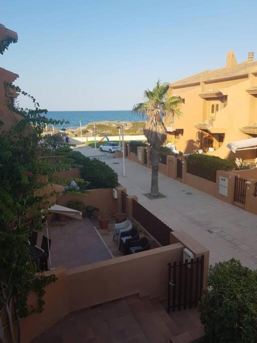 Chalet Adosado En La Playa De El Perellonet Con Piscina, Pista Tenis Valencia Exterior photo